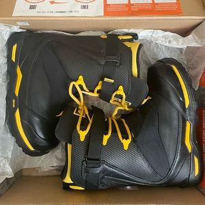 Thirty Two snowboard boot size 8.5